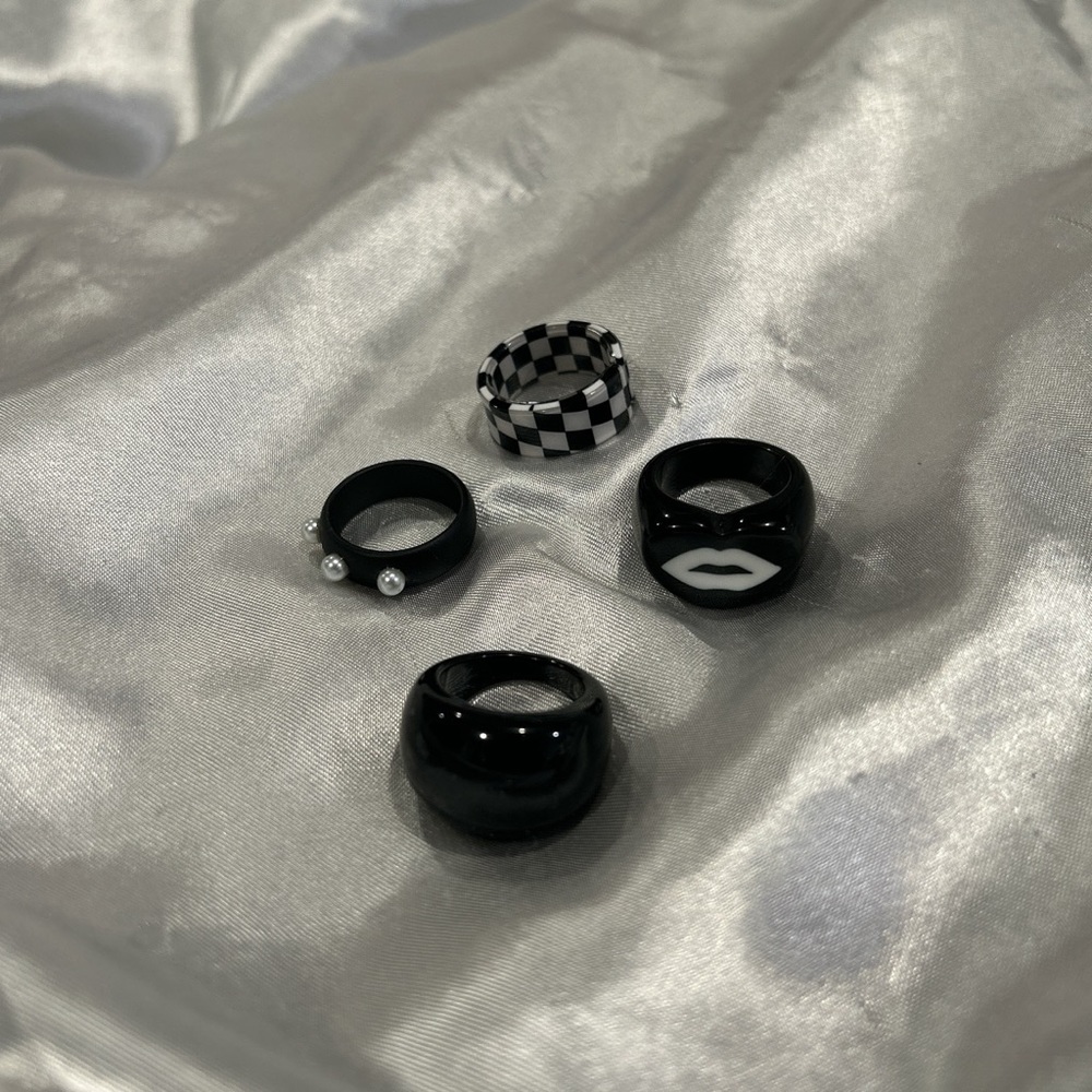 ♡ 4 pc ring set ♡